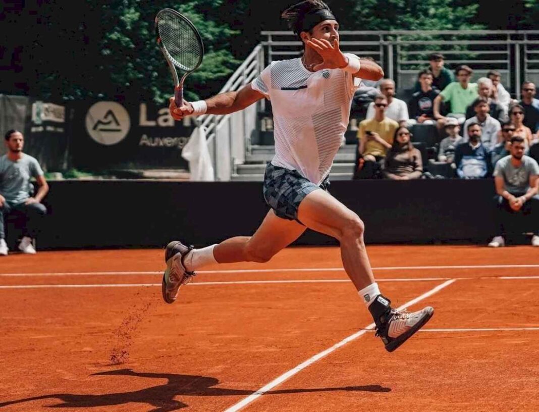 tomas-etcheverry-se-potencia-en-lyon:-alcanzo-la-tercera-semifinal-atp-de-la-temporada