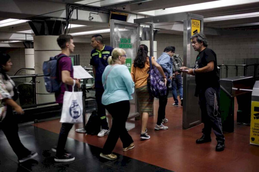 apertura-de-molinetes-en-tres-lineas-de-subte