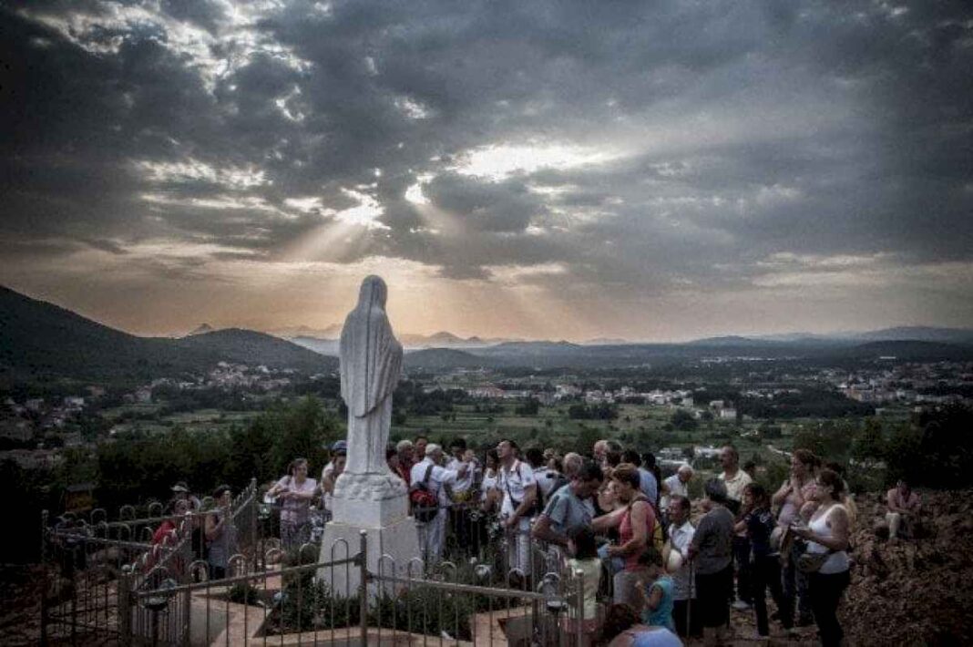 el-papa-endurece-las-reglas-para-lidiar-con-los-fenomenos-sobrenaturales-como-las-apariciones-de-la-virgen