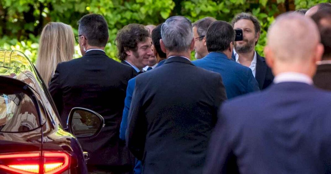 javier-milei-se-reunio-con-empresarios-espanoles-en-madrid:-dijo-que-«fue-fabuloso»-y-que-volvera-a-espana-el-mes-proximo-a-recibir-un-premio