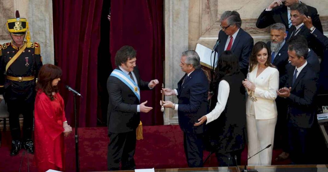 alberto-fernandez-acuso-a-milei-de-danar-la-relacion-con-espana-y-comparo-sus-viajes-con-los-de-su-propio-gobierno:-«va-con-dinero-estatal-a-un-mitin-del-fascismo-mundial»