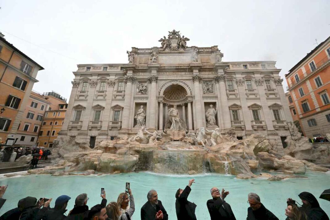 reabrio-la-fontana-de-trevi