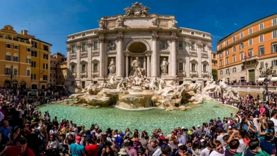 roma-regula-el-ingreso-a-la-fontana-de-trevi-para-evitar-las-aglomeraciones-tras-su-restauracion