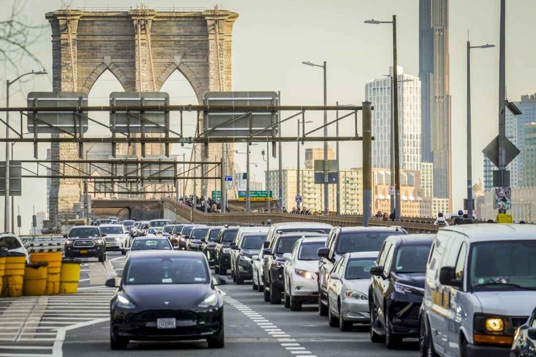 nueva-york-impone-una-tasa-de-congestion-para-circular-por-manhattan-que-despierta-polemica-y-criticas