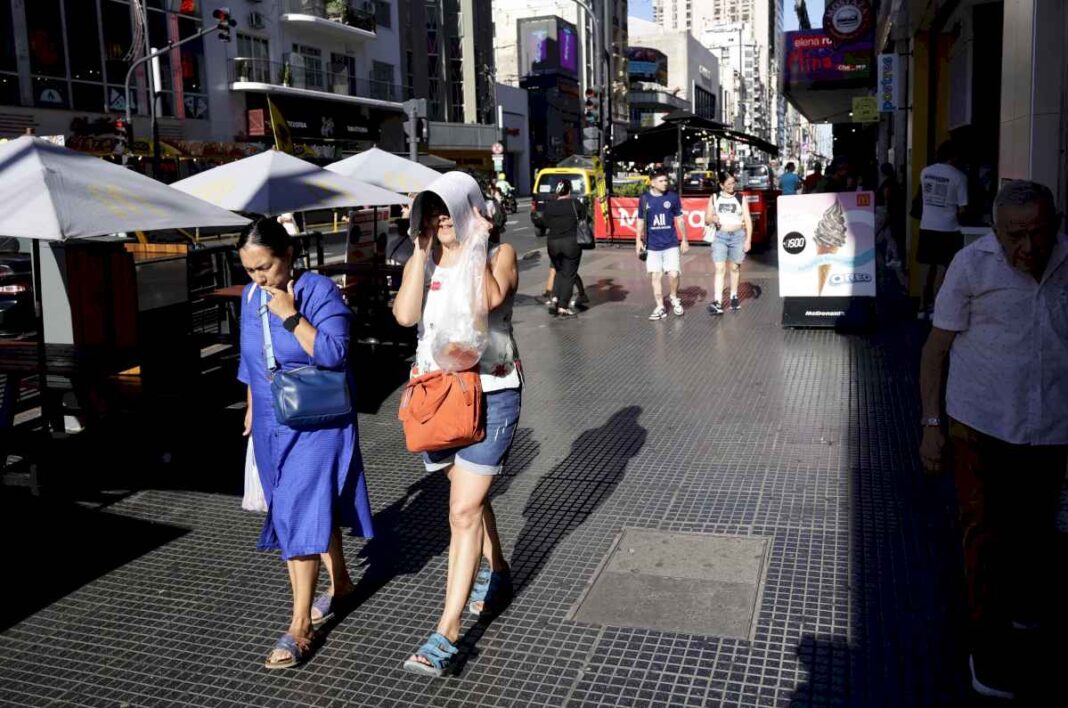 en-medio-de-la-ola-de-calor:-miles-de-usuarios-siguen-sin-luz-en-la-ciudad-y-el-conurbano